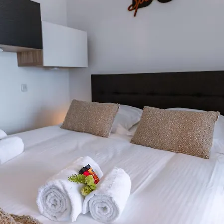 Huswell - Brand New With A View *