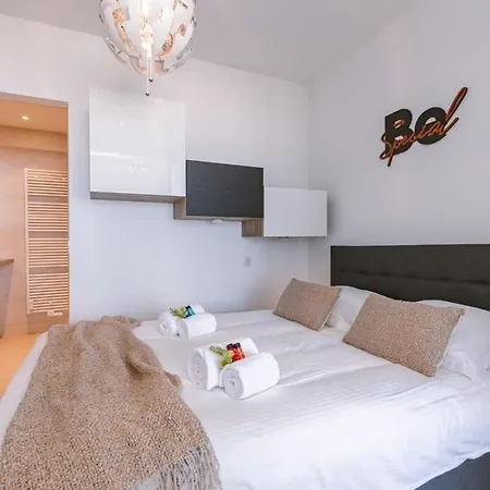 Huswell - Brand New With A View Apartment *