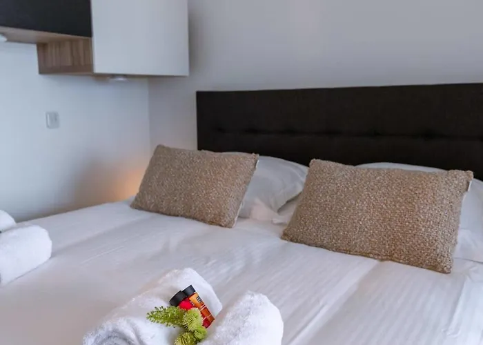 Huswell - Brand New With A View *