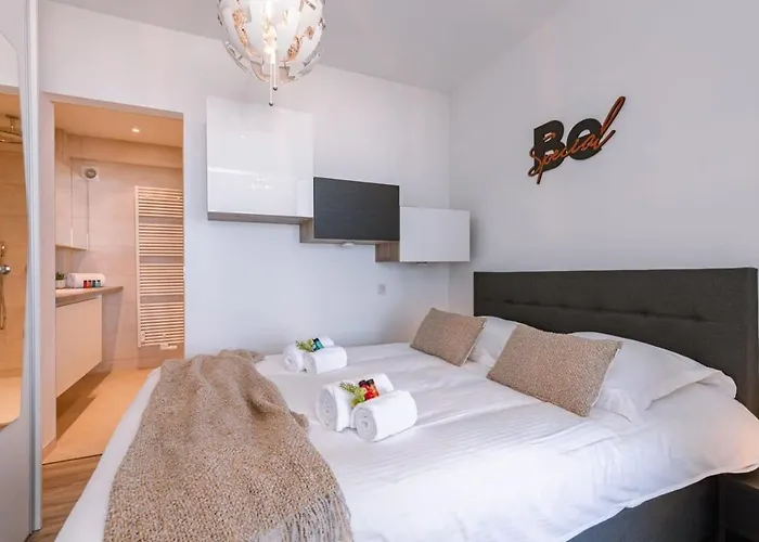 Huswell - Brand New With A View Apartament *